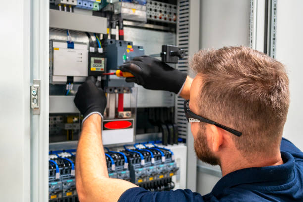 Best Licensed Electrician  in Dubuque, IA